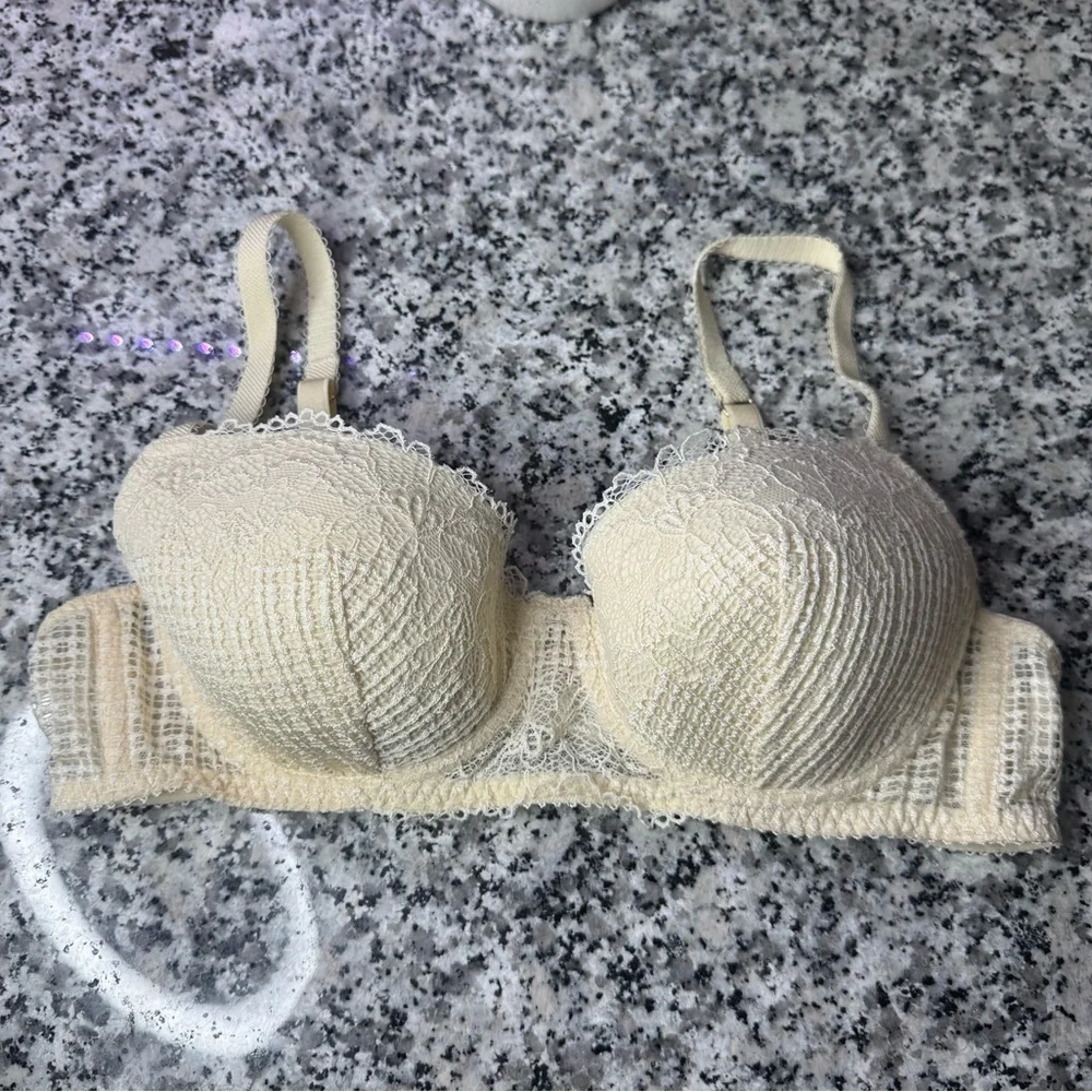 Intimissimi | Elegant Cream Lace Bra Size 34B